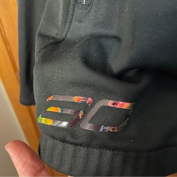 Under armour black iridescent logo with‎ front pockets size medium fitted jacket - Picture 2 of 8